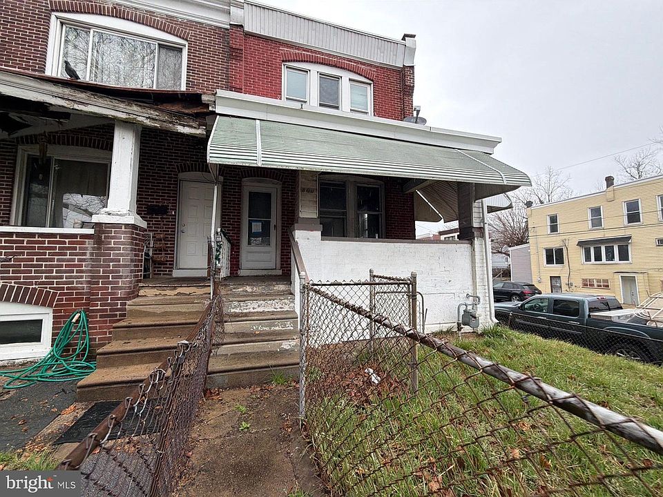 1st image of 800 W 11th St