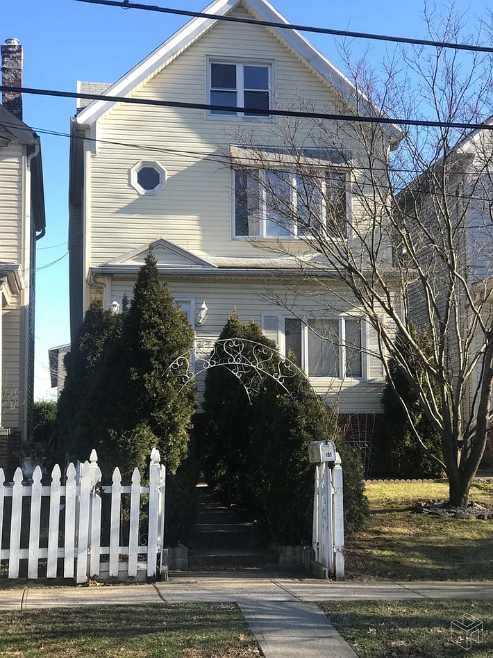 35 Grace St photo 1