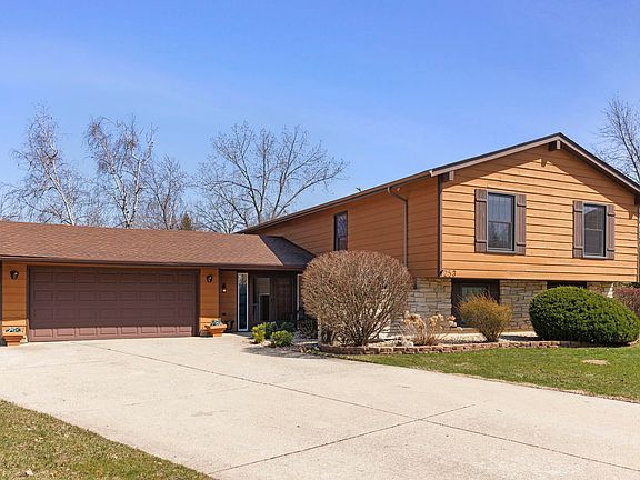 2nd image of 253 Arbor Ln