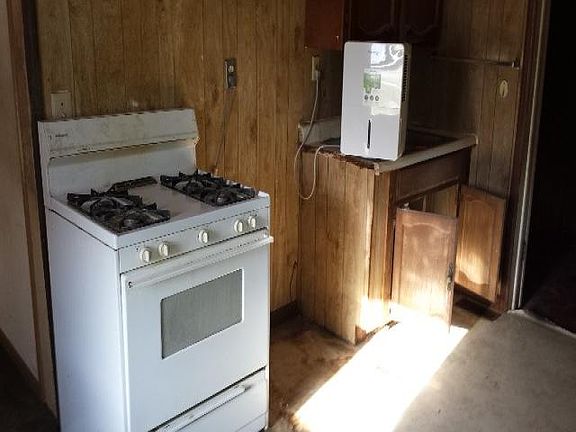 3rd image of 727 W Locust Ave