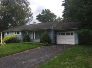 5 Holly Rd, North Syracuse, NY 13212
