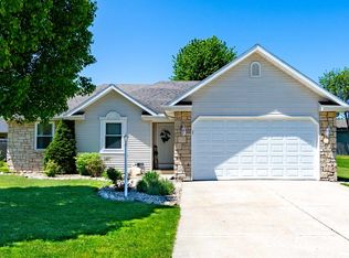 615 Heritage Dr, Middlebury, IN 46540