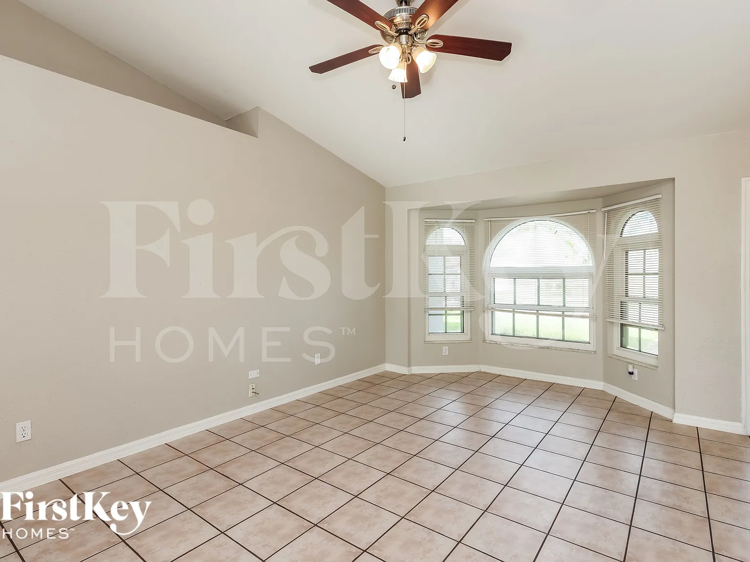 3 bed, 2.0 bath, 1900 sqft, $2,540 — Photo 2