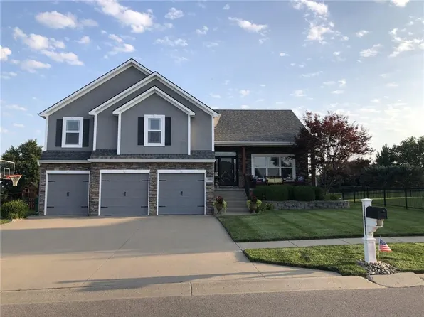 4606 Corinth Dr, Saint Joseph, MO 64506