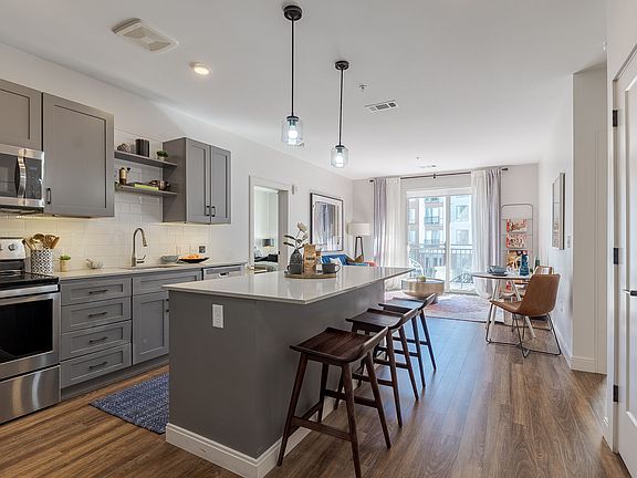 4th image of 275 2nd Ave #1081