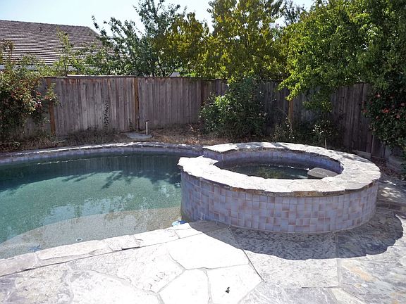 4th image of 1725 Hillingdon St