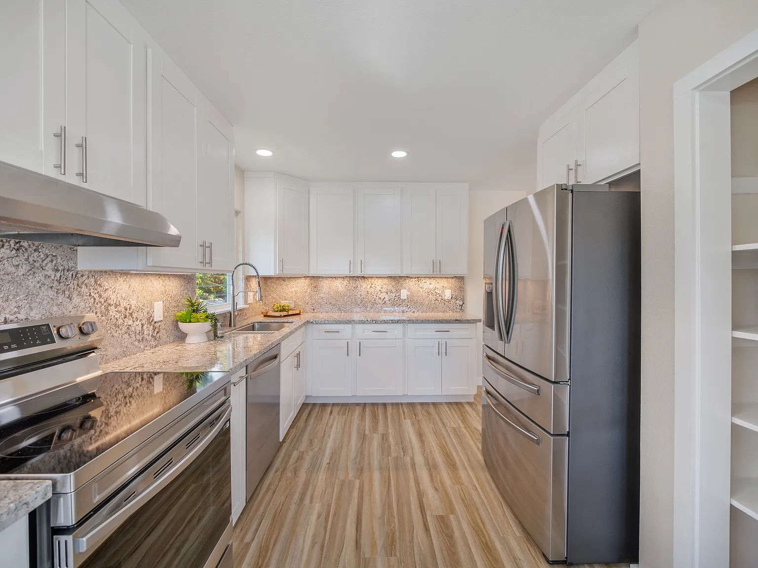 5 bed, 1800 sqft, $8,000 — Photo 3
