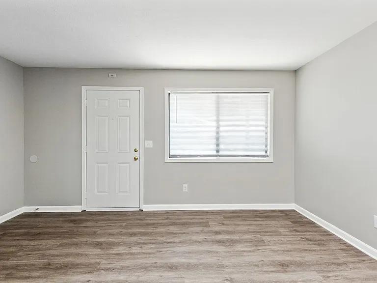 Skyline Flats — Photo 10