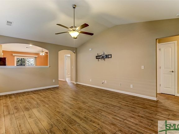 2nd image of 121 Chapel Lake S