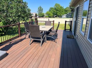 8239 Bunker Hill Rd, Lockport, NY 14094