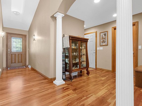 5th image of 1175 Riverwood Ln