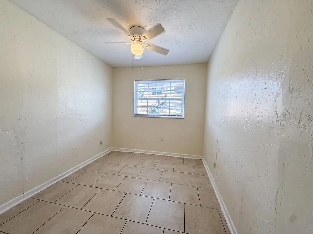 902 W Jackson St - Unit C — Photo 4