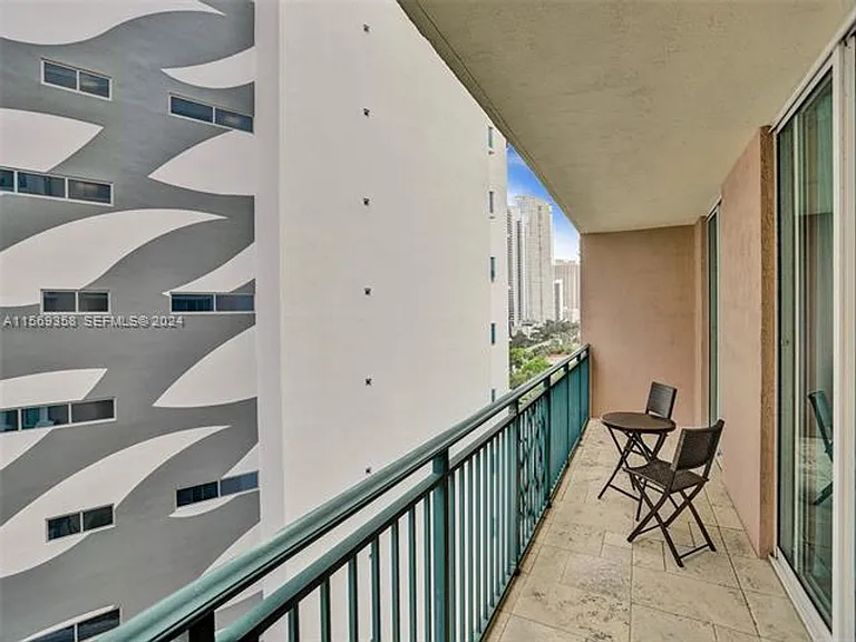 17555 Atlantic Blvd #1101 — Photo 47