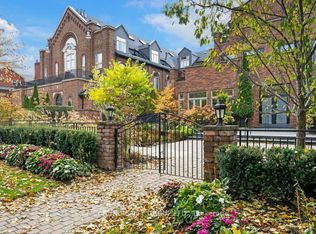 65 Sheldrake Blvd #208, Toronto, ON M4P 2B1