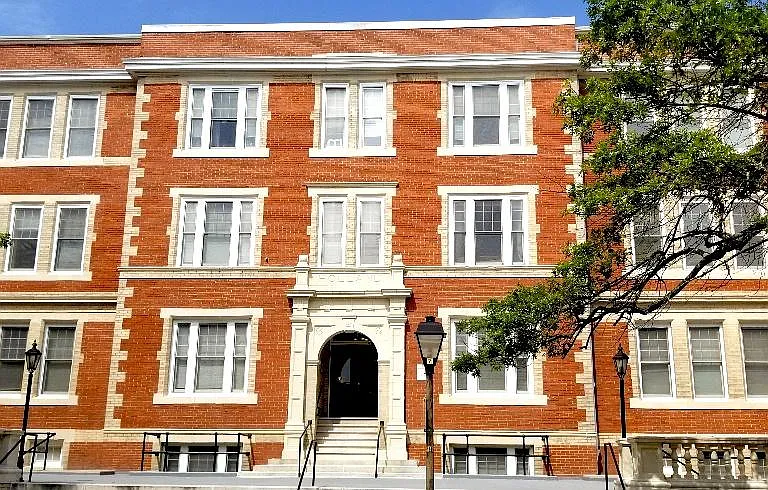 Holland House — Photo 1