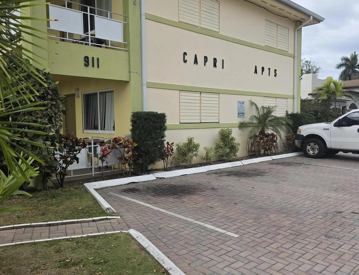Capri Lake Worth Beach — Photo 2