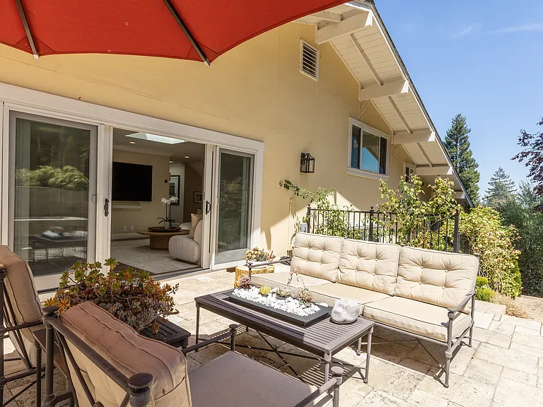 977 Continental Dr — Photo 16