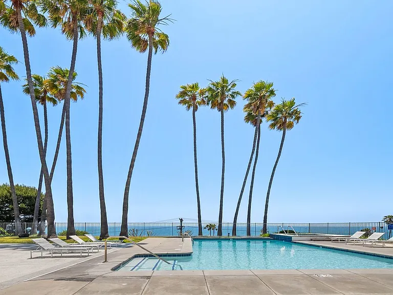 17368 W Sunset Blvd #Penthouse 5 — Photo 35