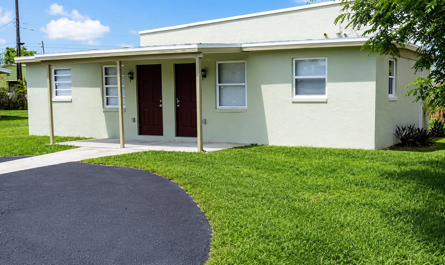 2 bed, 750 sqft, $900 — Photo 1