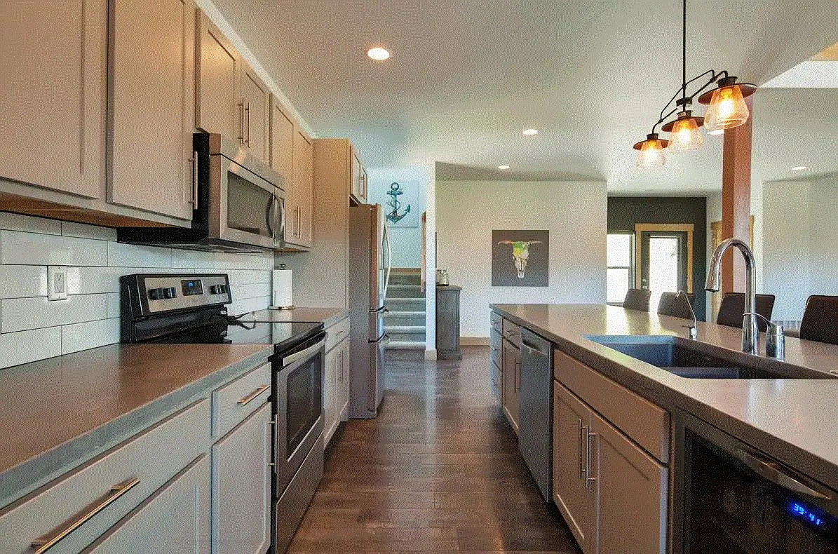 202 Nelson Dr — Photo 3