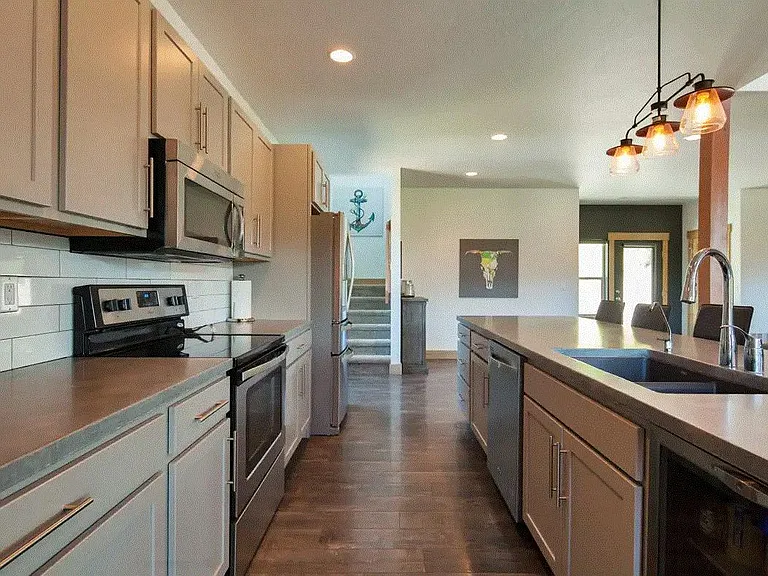 202 Nelson Dr — Photo 3