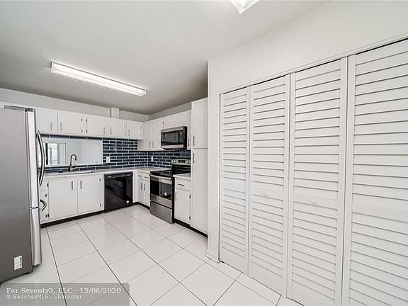 3rd image of 337 Lakeside Ct