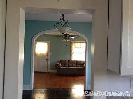 3rd image of 526 Nacogdoches St