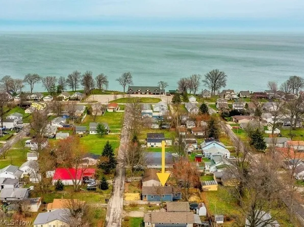 303 Delamere Rd, Vermilion, OH 44089