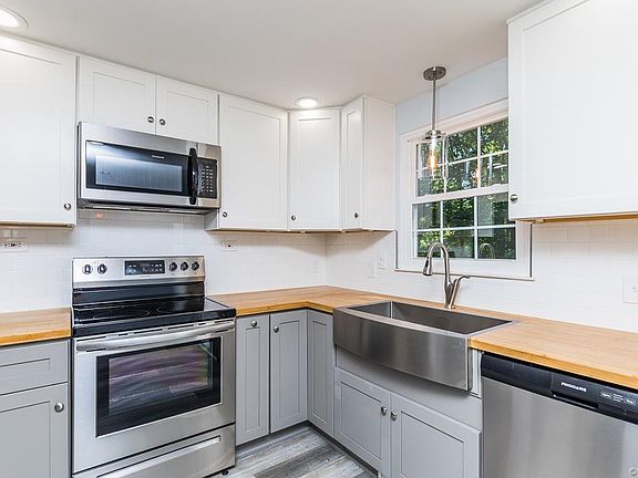 3rd image of 919 Sonnet Hill Dr