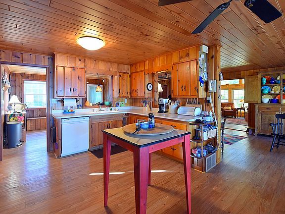 5th image of 34974 Sullivan Cir