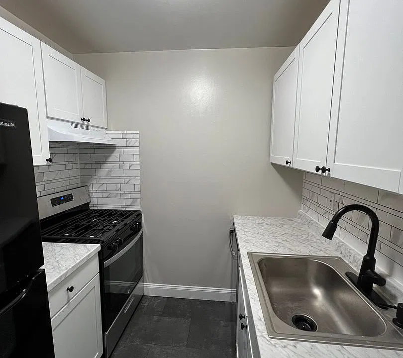 112 Lancaster Est