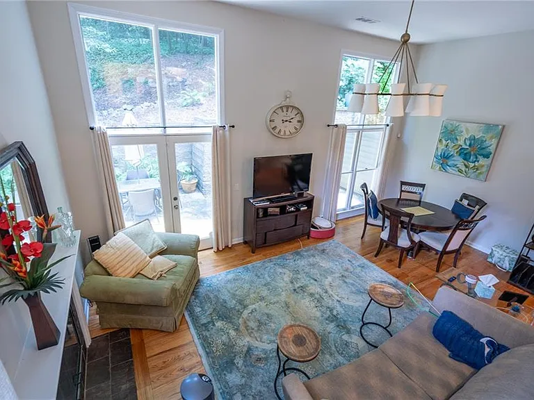 1421 Hillpine Ln NE — Photo 8