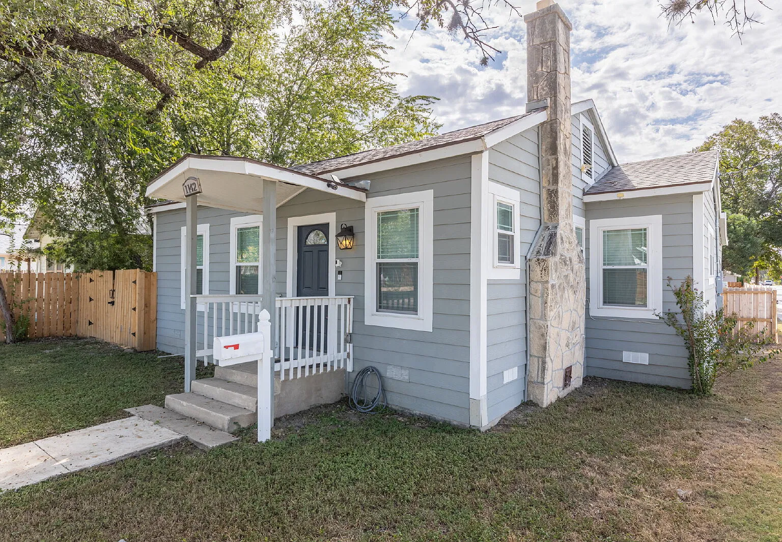3 bed, 1.5 bath, 1276 sqft, $1,750 — Photo 2