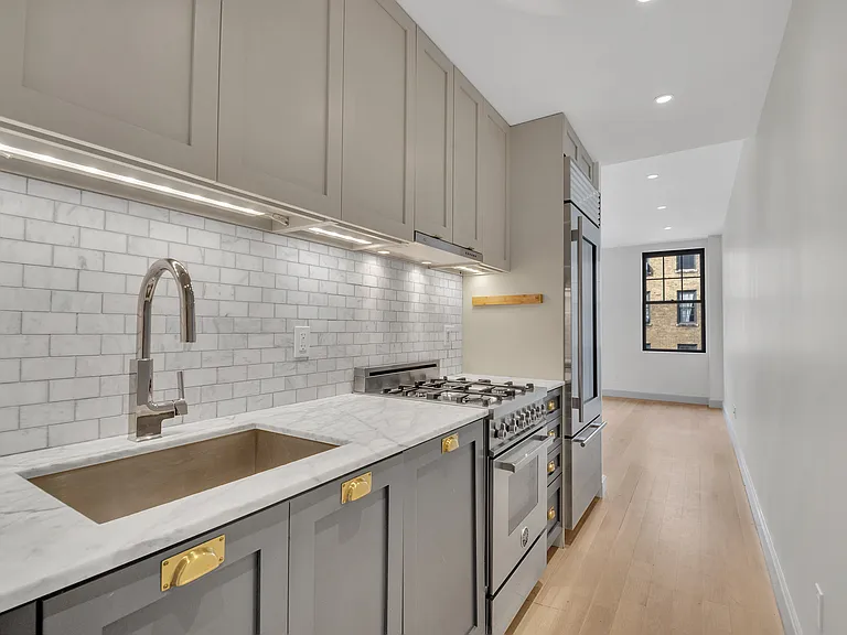 56 W 11th St #9FW — Photo 5