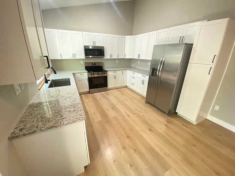 970 Bayfield Dr — Photo 6
