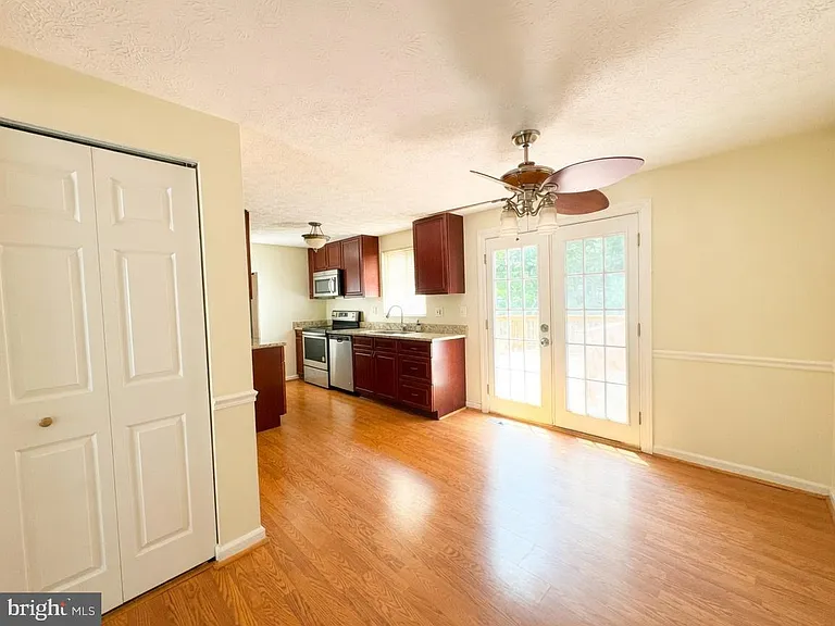 8112 Parkdale Ct — Photo 6