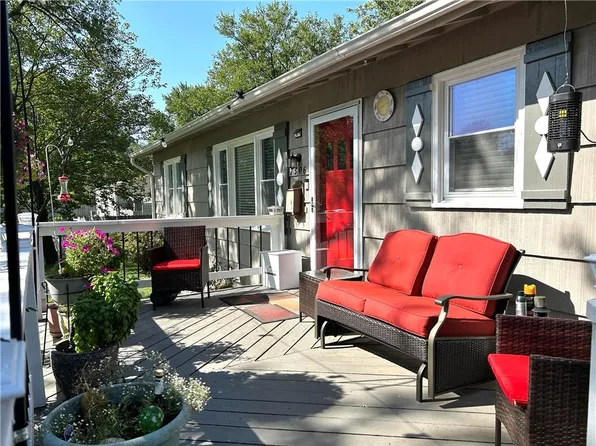 7306 Dearborn St, Overland Park, KS 66204