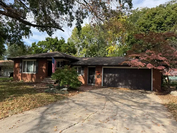 308 E Franklin St, Fisher, IL 61843