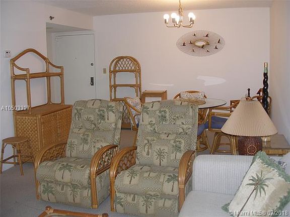 5th image of 2625 Collins Ave APT 314