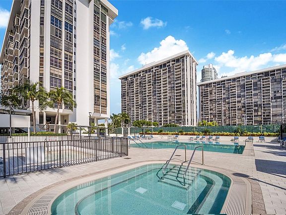 5th image of 1915 Brickell Ave APT C1503