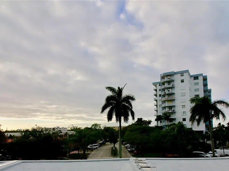 900 Bay Dr #215 — Photo 19
