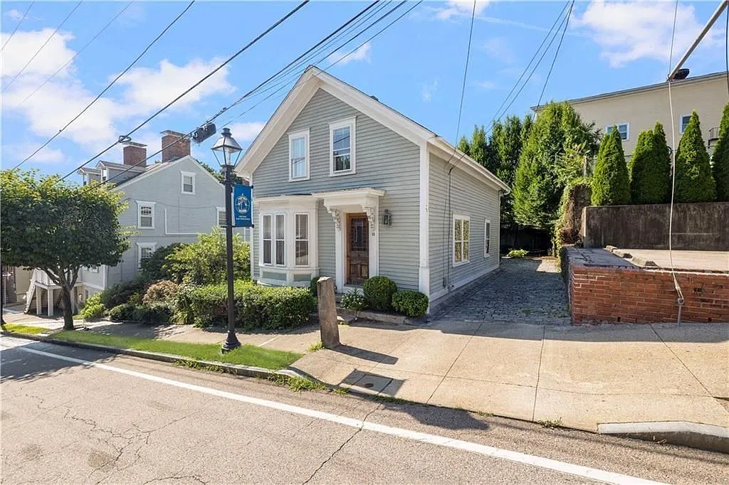 13 King St — Photo 1