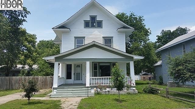 1st image of 222 W 9th Ave