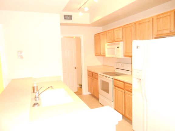 3rd image of 10075 N Gate Pkwy #1806