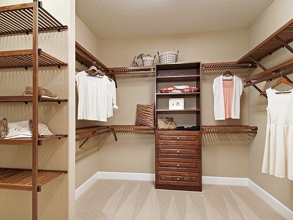 Model Representation Owner s spacious walk-in closet