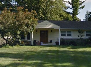 11 Locust Ln, Clifton Park, NY 12065