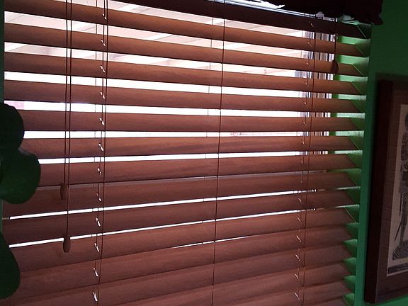 wood blinds, granite details