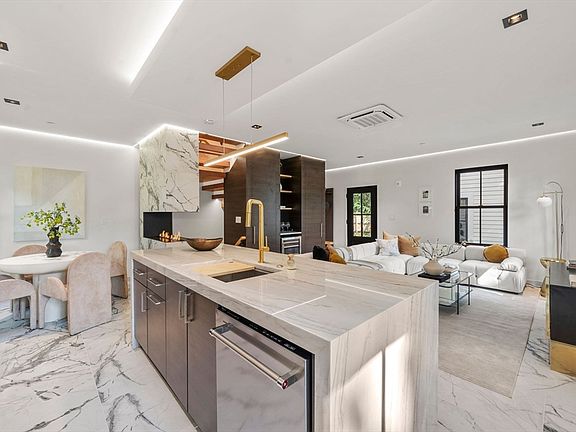 5th image of 304 Elliot St #4