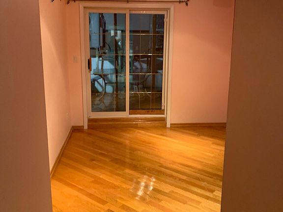 4th image of 1519 Oriental Blvd