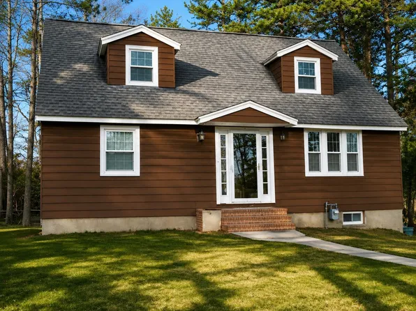 36 Middlesex Rd, Tyngsboro, MA 01879